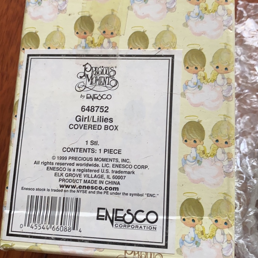 Precious Moments girl/lilies covered box - Picture 4 of 4